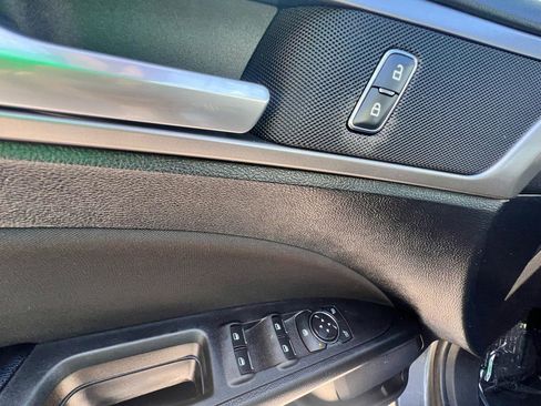 Used 2020 Ford Fusion SE FWD image 23