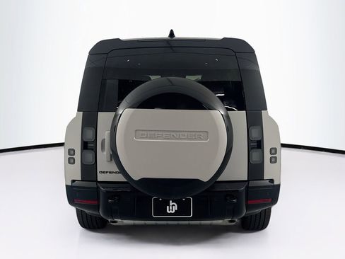 New 2026 Land Rover Defender 130 X-Dynamic SE image 6