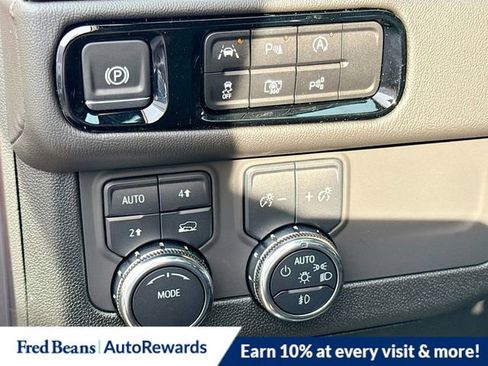 New 2025 GMC Yukon XL Denali w/ Sun & Power Step Package image 11