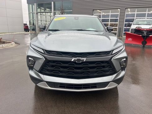Used 2025 Chevrolet Blazer LT w/ Convenience Package image 2