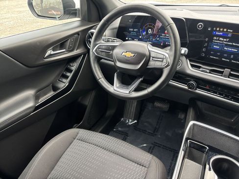 Used 2025 Chevrolet Equinox LT image 30