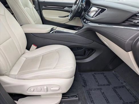 Used 2022 Buick Enclave Premium image 21