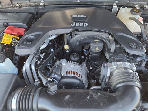 Used 2021 Jeep Gladiator Rubicon w/ Cold Weather Group AWD/4WD image 17