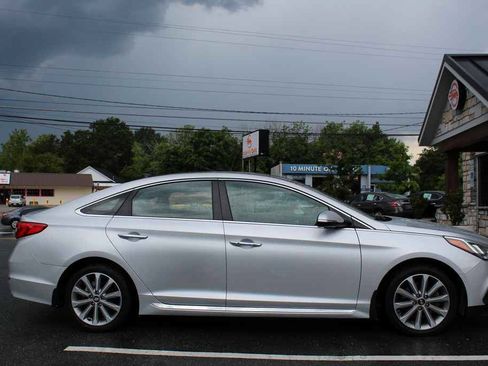 Used 2016 Hyundai Sonata Limited w/ Option Group 04 FWD image 4