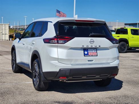 New 2026 Nissan Rogue SV image 4