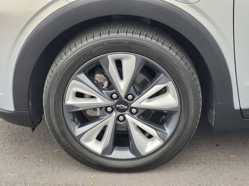 Used 2022 Chevrolet Bolt EUV LT w/ Convenience Package image 10