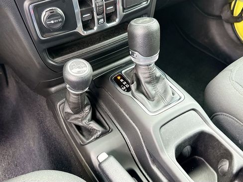 Used 2023 Jeep Wrangler Unlimited w/ Sun & Screen Package AWD/4WD image 18