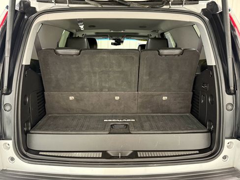 Used 2017 Cadillac Escalade Luxury AWD/4WD image 14
