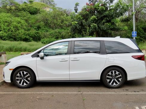 Used 2025 Honda Odyssey EX-L image 10