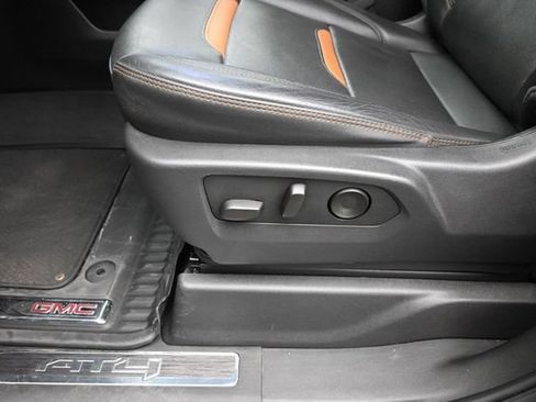 Used 2025 GMC Sierra 1500 AT4 w/ AT4 Premium Package AWD/4WD image 19