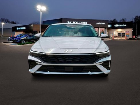 New 2025 Hyundai Elantra Limited image 12