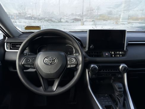 Used 2023 Toyota RAV4 LE image 12