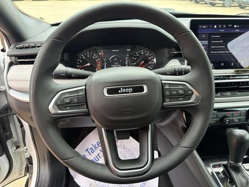 Used 2025 Jeep Compass Limited AWD/4WD image 19