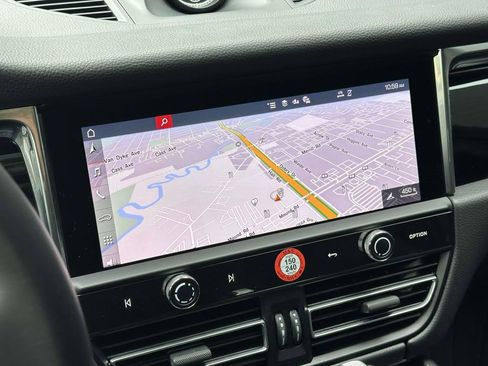 Certified 2025 Porsche Macan image 25