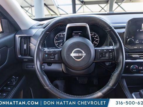 Used 2023 Nissan Pathfinder SL AWD/4WD image 5