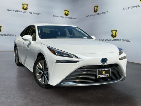 Used 2021 Toyota Mirai XLE w/ Advanced Technology Package image 3