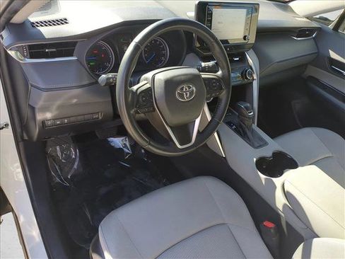 Certified 2022 Toyota Venza LE image 10