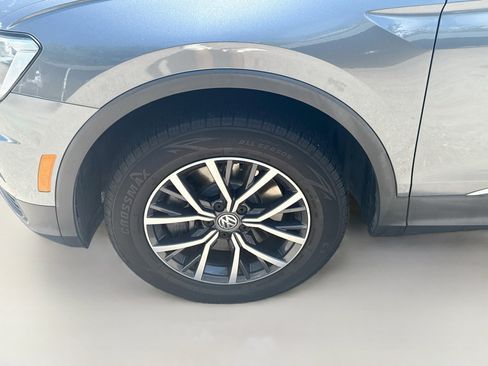 Used 2020 Volkswagen Tiguan SE w/ Panoramic Sunroof Package FWD image 34