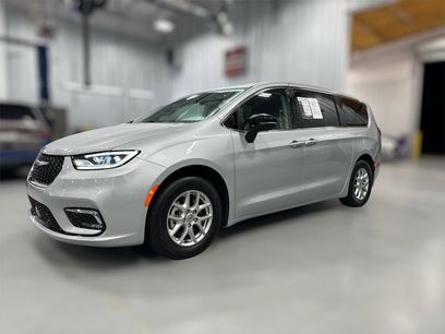 Used 2024 Chrysler Pacifica Touring-L