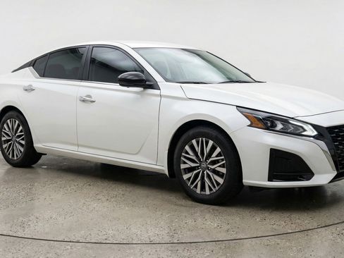 Used 2025 Nissan Altima 2.5 SV image 1