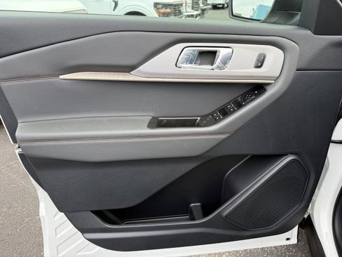 New 2026 Ford Explorer Active RWD image 11