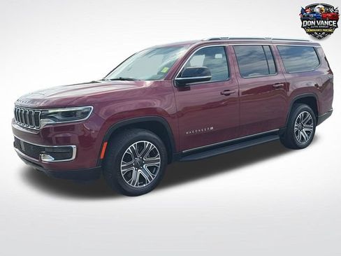Used 2025 Jeep Wagoneer L 4WD image 1