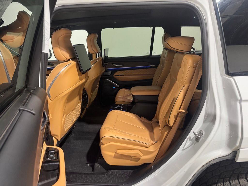 Used 2023 Jeep Grand Cherokee L Summit w/ Rear Seat Video Group I AWD/4WD image 9