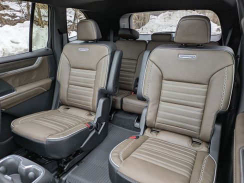 New 2026 GMC Acadia Denali Ultimate w/ LPO, Floor Liner Package AWD/4WD image 31