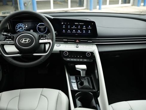 New 2025 Hyundai Elantra Limited image 10