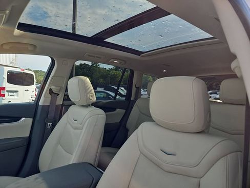 Used 2021 Cadillac XT6 Premium Luxury FWD image 16