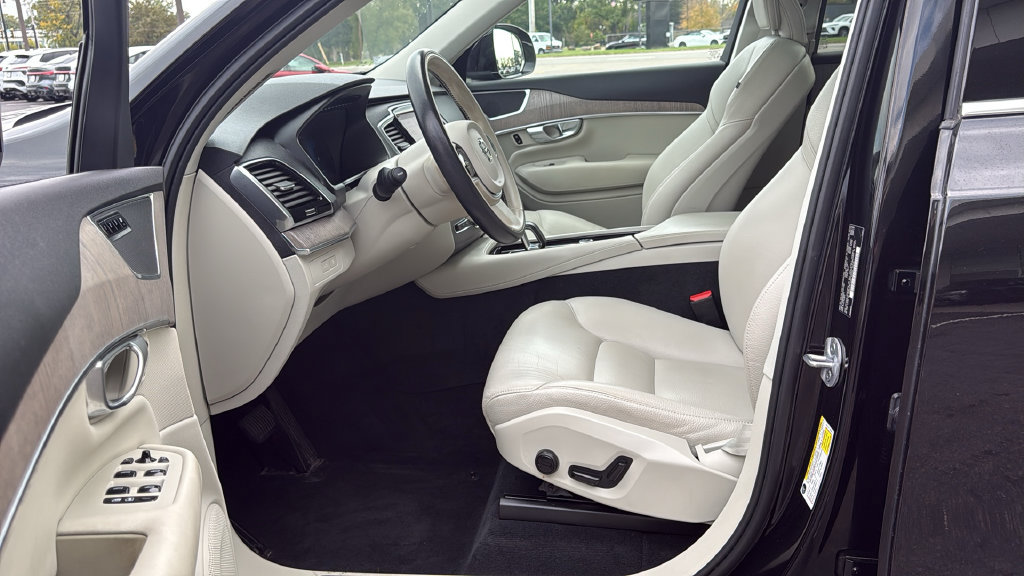 Certified 2024 Volvo XC90 T8 Plus AWD/4WD image 7
