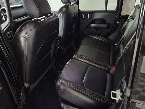 Used 2023 Jeep Wrangler Unlimited Sahara AWD/4WD image 28