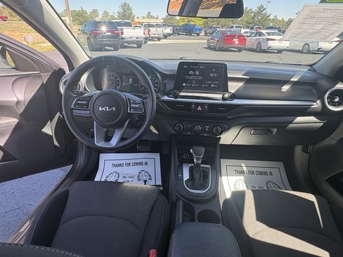 Used 2022 Kia Forte LXS FWD image 11