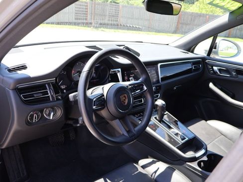 Certified 2023 Porsche Macan S AWD/4WD image 4