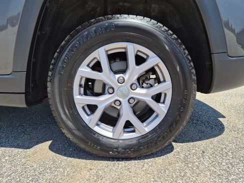 Used 2022 Jeep Grand Cherokee Limited w/ Trailer Tow Prep Group (B) AWD/4WD image 9
