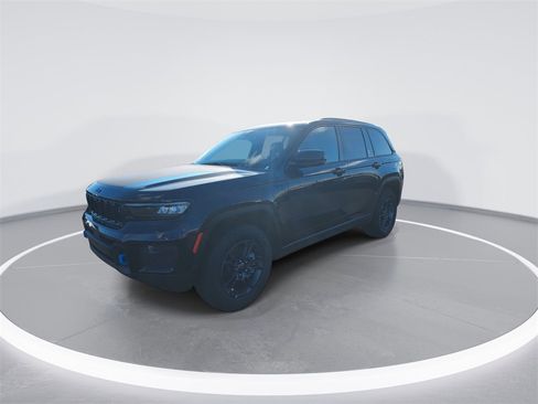 New 2024 Jeep Grand Cherokee Trailhawk w/ Advanced Protech Group II image 4