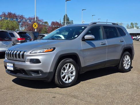 Used 2017 Jeep Cherokee Latitude w/ Comfort/Convenience Group image 1