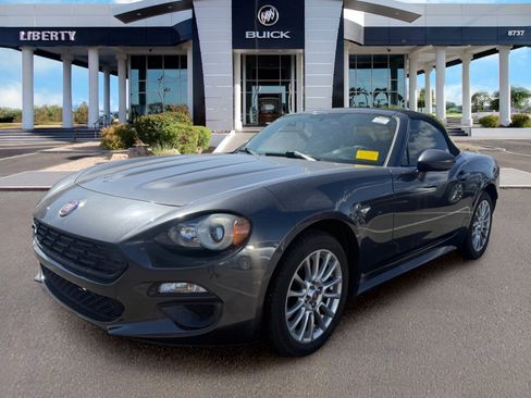 Used 2017 FIAT 124 Spider Classica RWD image 4