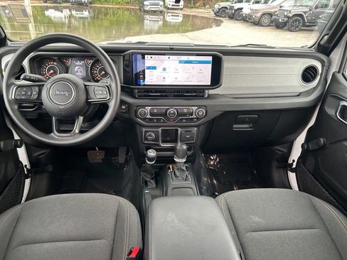 Certified 2024 Jeep Gladiator Sport image 32