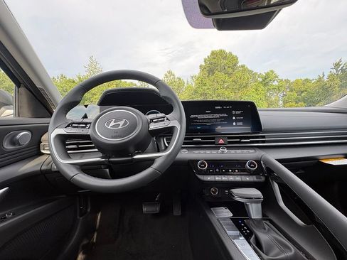 New 2026 Hyundai Elantra Limited FWD image 28