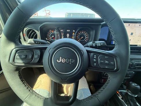 Used 2025 Jeep Wrangler Unlimited Rubicon w/ Safety Group AWD/4WD image 5