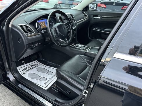 Used 2019 Chrysler 300 Limited image 7
