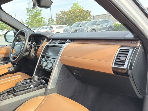 Used 2018 Land Rover Discovery HSE Luxury AWD/4WD image 15