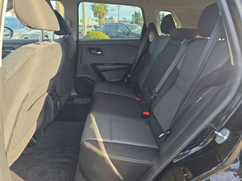 Used 2022 Nissan Rogue SV image 25