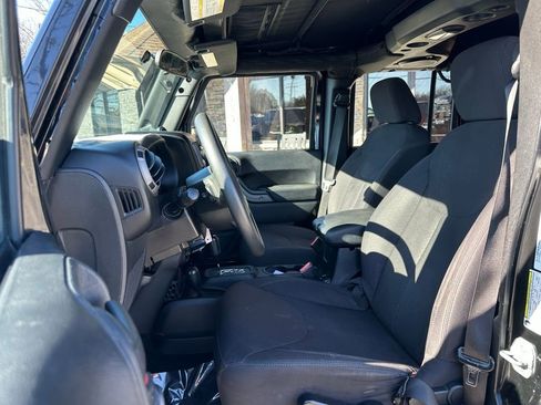 Used 2013 Jeep Wrangler Unlimited Sport image 9