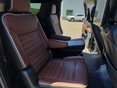 Used 2023 GMC Yukon XL Denali Ultimate AWD/4WD image 11
