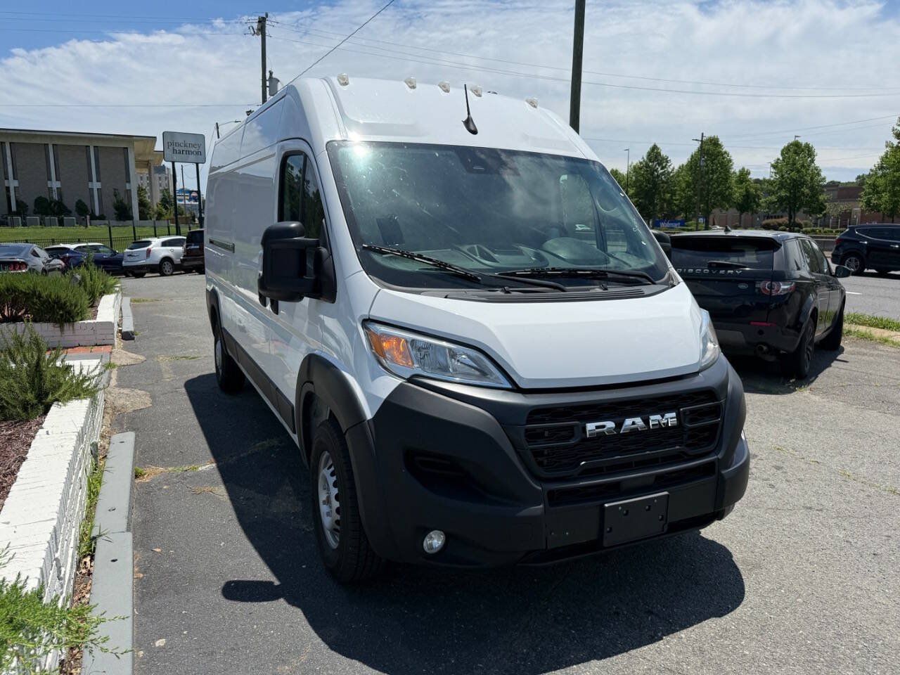Used 2025 RAM ProMaster 2500 w/ Convenience Group FWD image 3