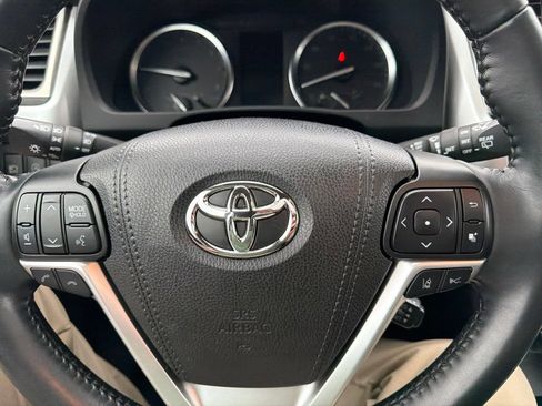 Used 2019 Toyota Highlander SE AWD/4WD image 18