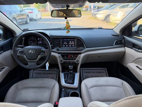 Used 2017 Hyundai Elantra SE FWD image 17