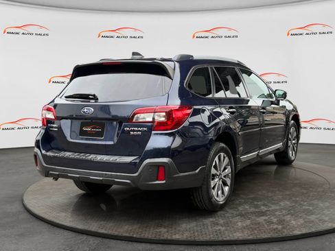 Used 2018 Subaru Outback 3.6R Touring AWD/4WD image 10